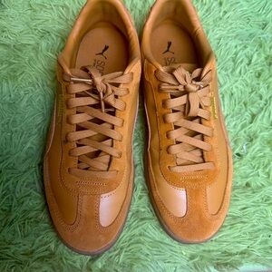 Sz 10.5 like New Mustard Yellow Puma Trainers with soft foam inside.